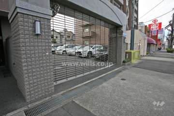 駐車場出入り口（リングシャッター付き）