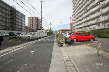敷地南側の前面道路
