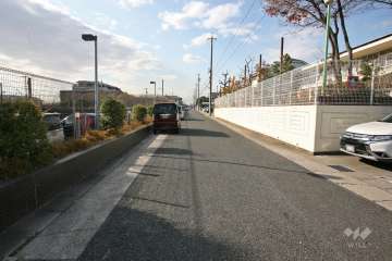 敷地北側には『植田ヶ丘こども園』があります。