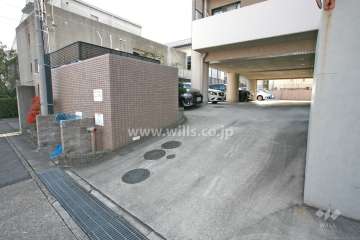 駐車場出入り口