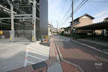 敷地南側の前面道路