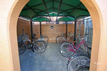 屋内に設けられた駐輪場