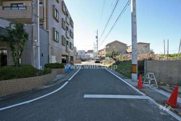 敷地北側の前面道路