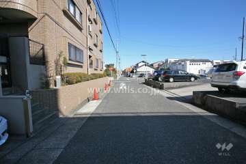 敷地南側の前面道路