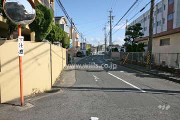 敷地南側の前面道路