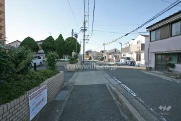 敷地北側の前面道路(東側から)