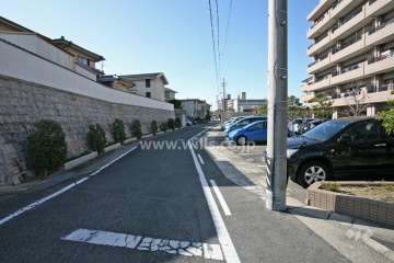 敷地南側の前面道路