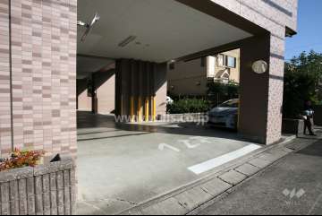 駐車場出入り口