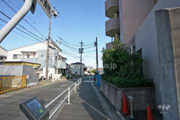 敷地北側の前面道路