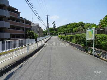 敷地北側の前面道路。