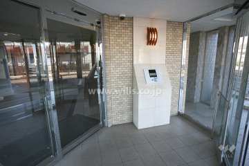 エントランスはオートロック付きです。