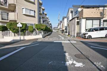 敷地東側の前面道路