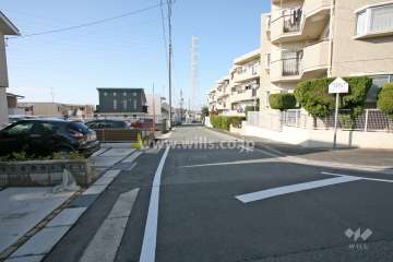 敷地南側の前面道路