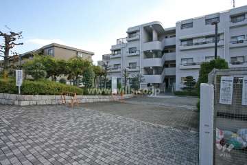 駐車場出入り口