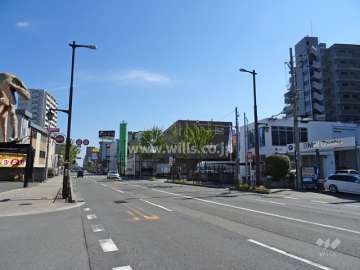 敷地北側の前面道路（西側から）