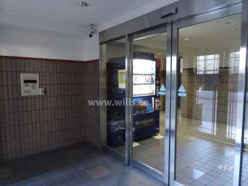 エントランスはオートロック付きです。