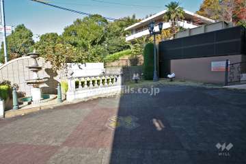 敷地内に遊び場があります。