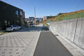 敷地北側の前面道路