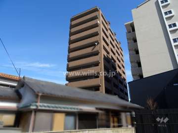 ライオンズマンション江坂東の外観（南西側から）