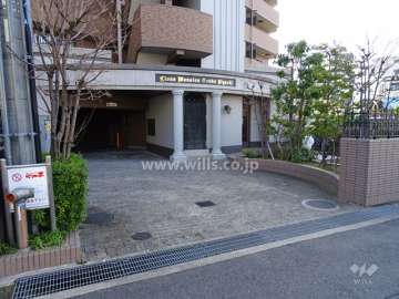 駐車場出入り口
