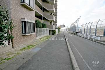 敷地北側の前面道路