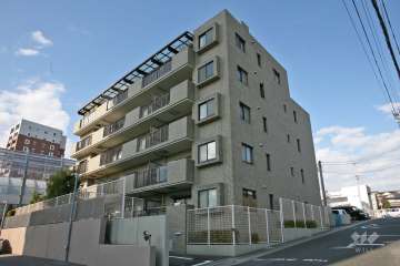 植田パークホームズの外観（南東側から）