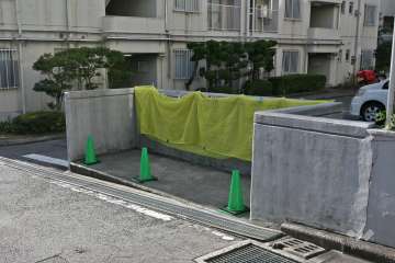 敷地南側の前面道路（飯田街道）