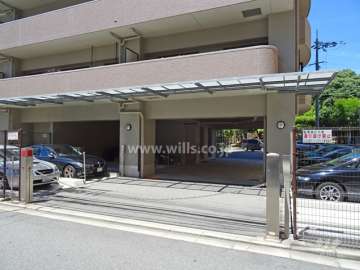 駐車場出入り口（ロボットゲート付き）