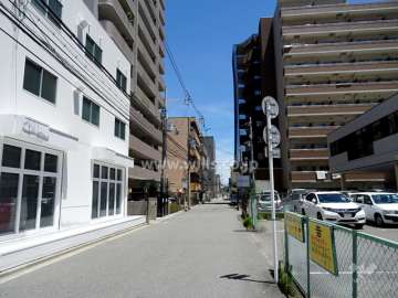 敷地南側の前面道路
