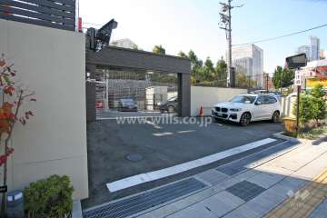 駐車場出入り口（リングシャッター付き）