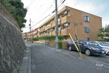 八事八幡山マンション東館の外観(東側から)