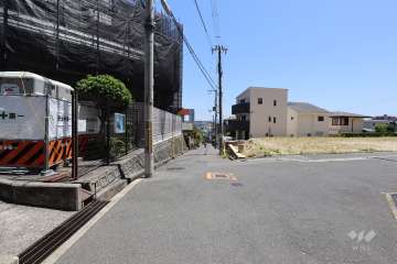 敷地北側の前面道路