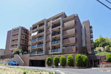 ヴィルヌーブ吹田山手町の外観(北東側から)