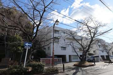 八事表山住宅1号棟の外観（北西側から）