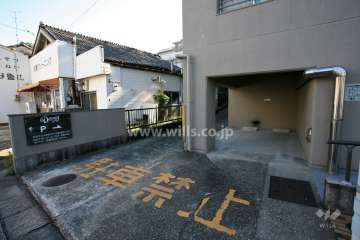 駐車場の出入り口