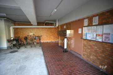 屋内に設けられた駐輪場