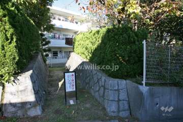 イトーピア表山ハイツ2号棟南側出入口