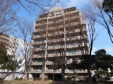 ダイアパレス江坂東パークフロントの外観(南側から)