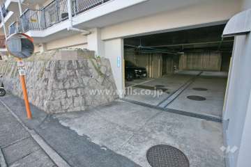 駐車場入り口