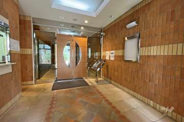 エントランスはオートロック付きです。