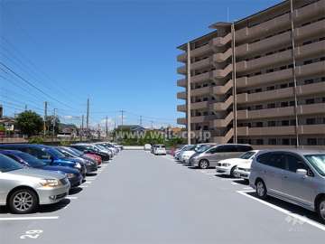 駐車場棟は3層になっています。（屋上）