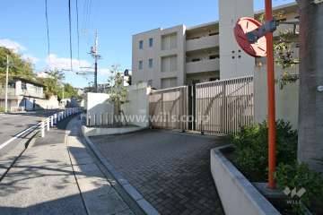 駐車場出入り口