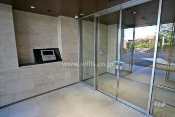 エントランスはオートロック付きです。