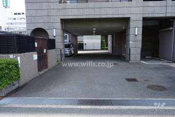 駐車場出入り口