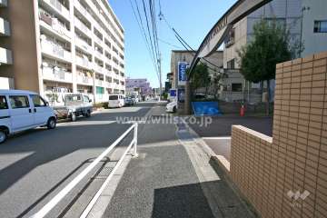 敷地北側の前面道路