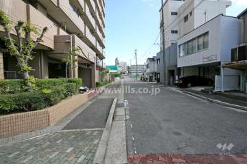 敷地の南側の前面道路