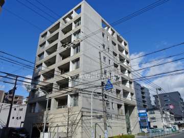 ユニアルス江坂の外観（南東側から）