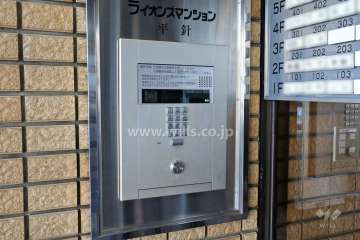 オートロックと案内板