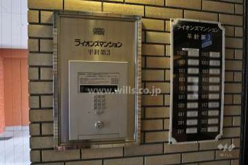 オートロックと案内板