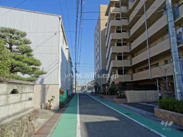 敷地北側の前面道路